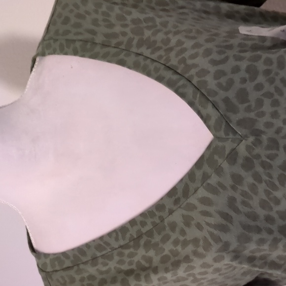 NWT gap v neck t-shirt size L - Picture 6 of 10